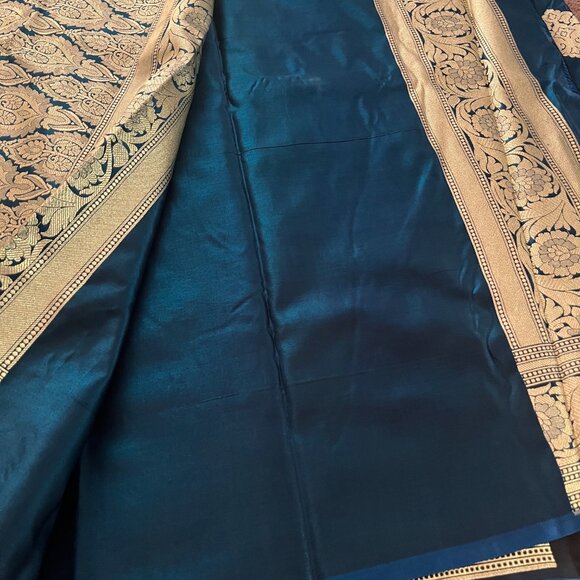 Elegant Blue and Gold Saree - Picture 11 of 13